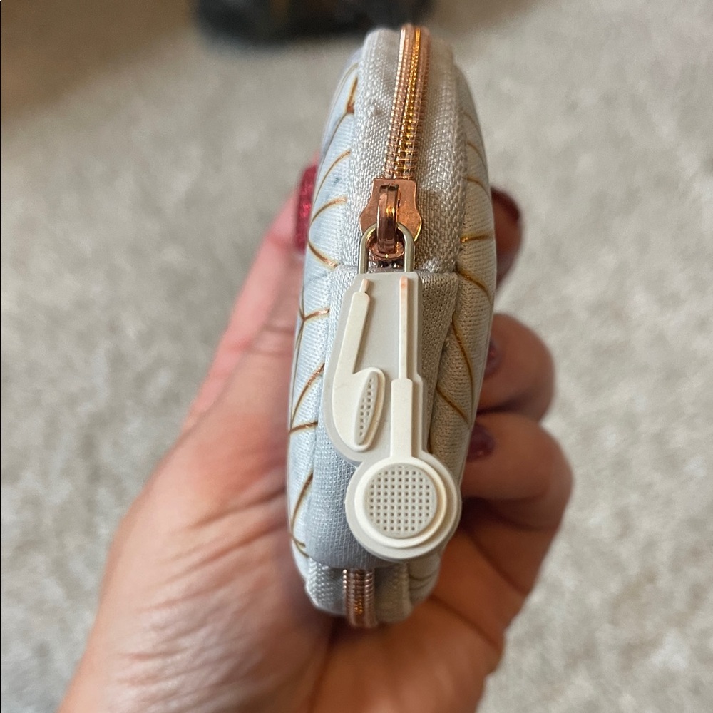 Marble-like Geometric Headphone Case - Picture 6 of 6